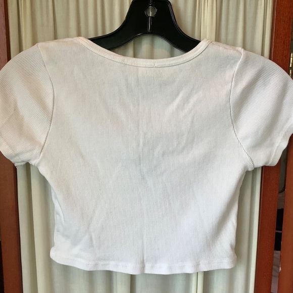 Brandy Melville White Ribbed Cropped Top With Buttons Short Sleeve Small - Picture 3 of 5